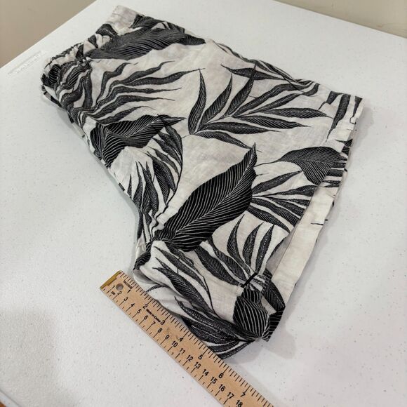 Tahari 100% LINEN Shorts Women 1X Black White Palm Leaves Tropical Resort Beachy - Picture 7 of 8